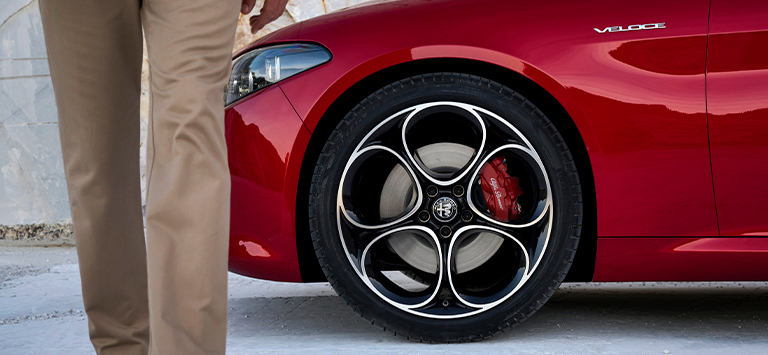 ζάντες αλουμινίου 19” της Giulia Veloce