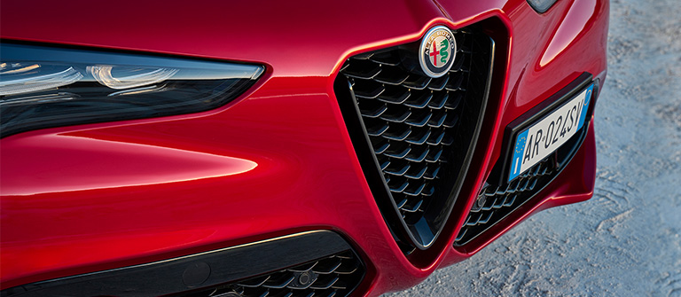 Alfa Romeo Stelvio: scudetto a “V” – Alfa Romeo